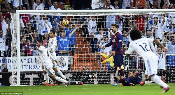 Real Madrid hạ gục Barcelona bằng cuộc lội ngược dòng thần thánh 4