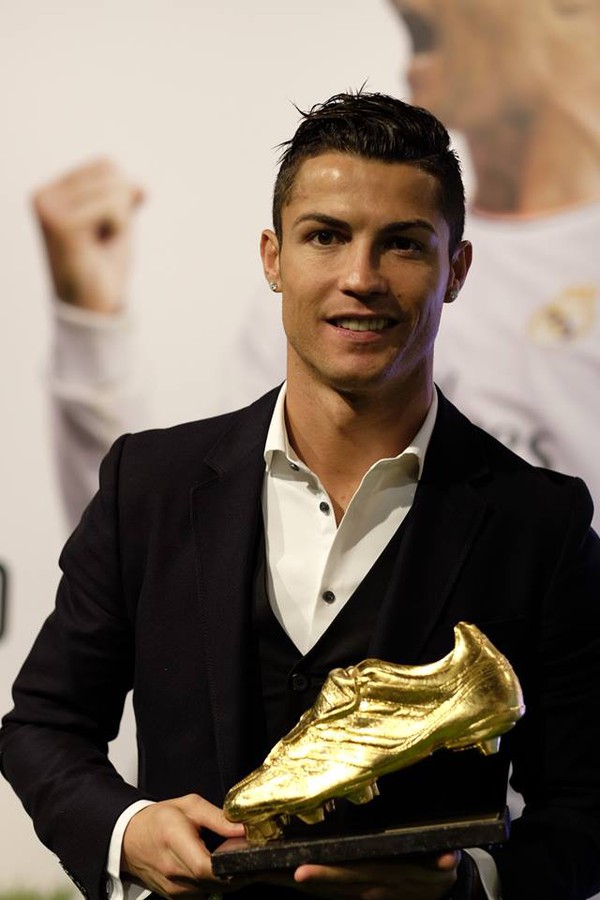 Ronaldo rủ con trai cưng đi ăn tối mừng kỷ lục Euro 3