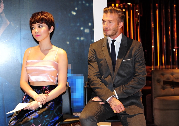 Những khoảnh khắc "đẹp tới từng cm" của Beckham tại Việt Nam 13