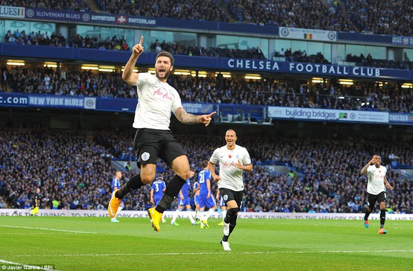 Chelsea c&aacute;n mốc 10 trận bất bại ở Premier League sau trận thắng nhọc QPR 2