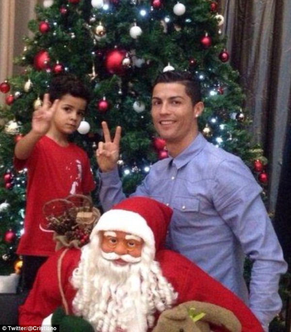 Ronaldo và con trai cưng đón Giáng sinh từ... tháng 11 1