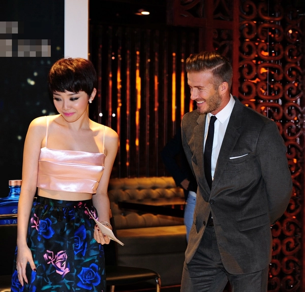 Những khoảnh khắc "đẹp tới từng cm" của Beckham tại Việt Nam 11