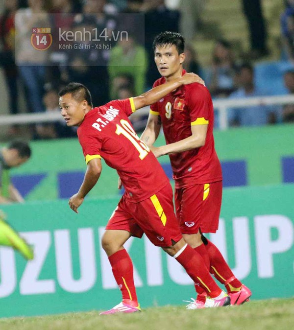 Việt Nam 3-0 Lào: Đặt 1 chân vào bán kết 4