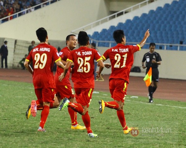 Việt Nam 3-0 Lào: Đặt 1 chân vào bán kết 1