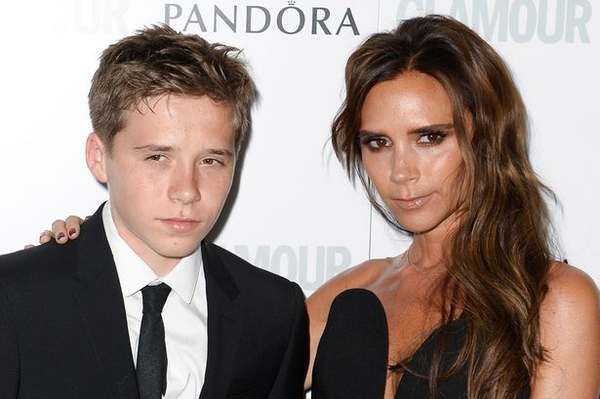 Victoria Beckham khoe ảnh thơ ấu giống hệt Harper Seven 5