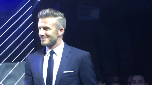 Tóc Tiên diện váy gợi cảm sánh vai cùng Beckham 6