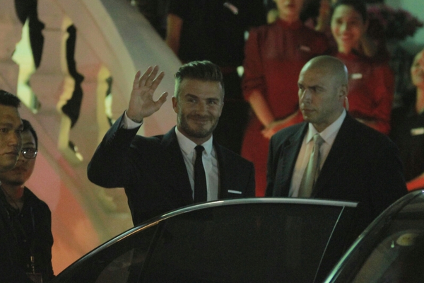Cận cảnh vẻ quyến rũ chết người của David Beckham khi đi dự tiệc tại Hà Nội 2