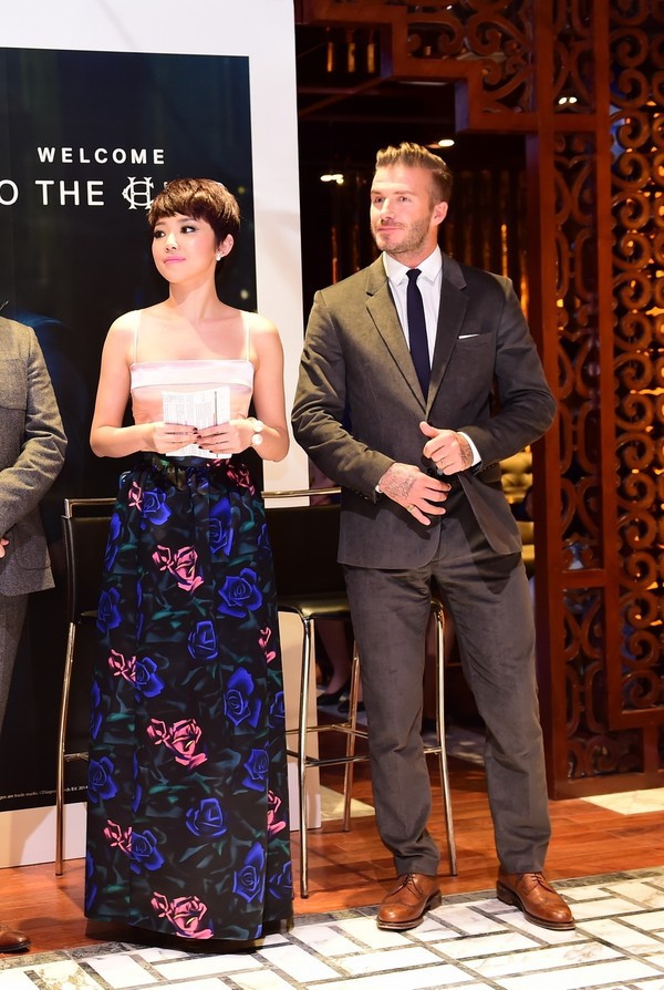 1 th&aacute;ng sau chuyến thăm Việt Nam, Beckham vẫn "nhớ" T&oacute;c Ti&ecirc;n 4