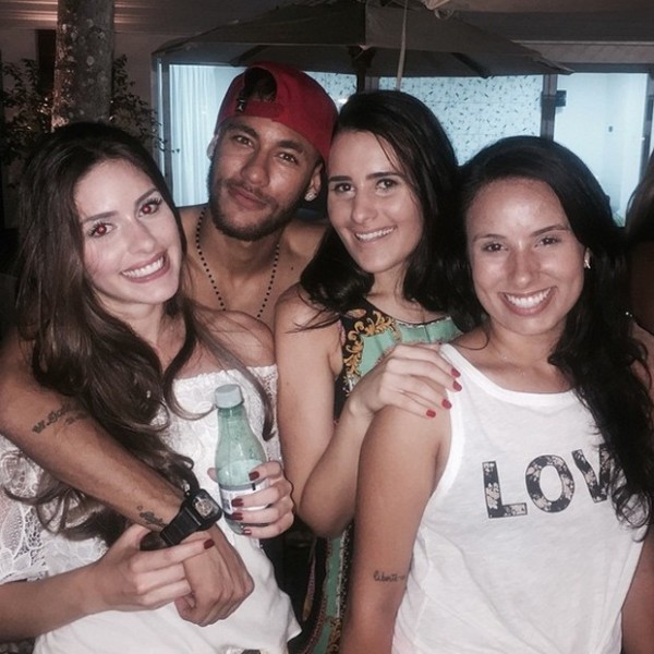 Neymar có bạn gái mới xinh như hot girl 1