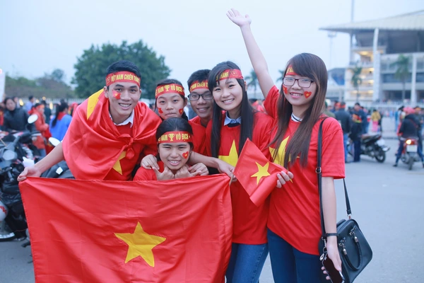 Fan Việt Nam và Malaysia ôm nhau chụp ảnh đầy thân thiện 3