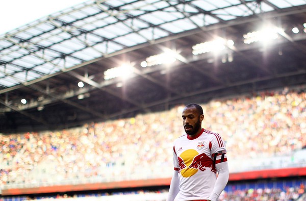 Sự nghiệp đầy vinh quang của "con trai thần gió" Thierry Henry 15