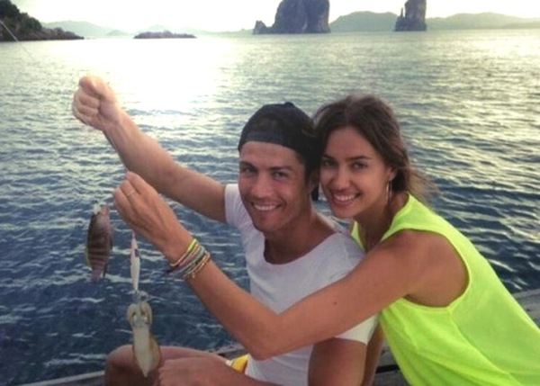 Lôi Ronaldo đi du lịch dịp Giáng sinh, Irina Shayk khiến "mẹ chồng" khó chịu 1