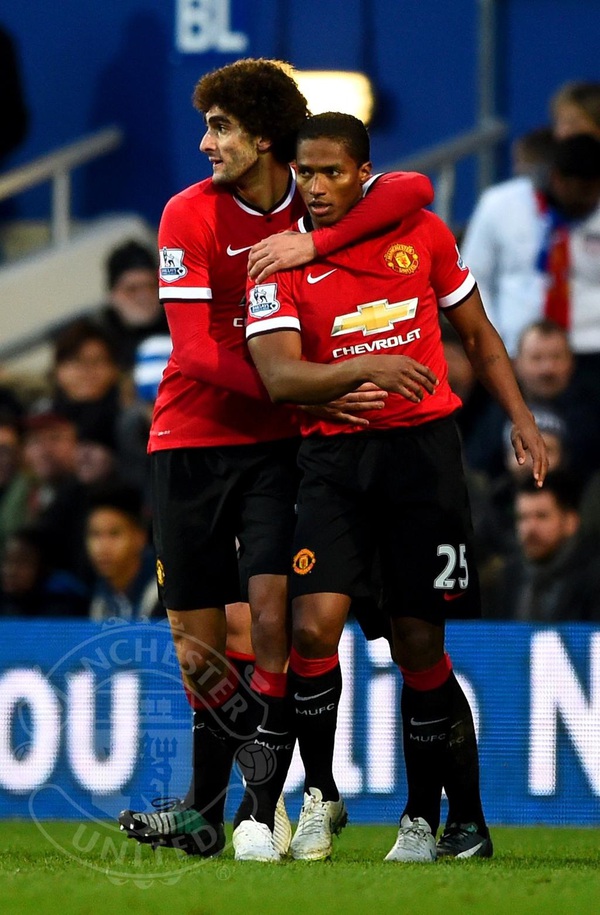 Man United vất vả kiếm 3 điểm trên sân Loftus Road 3