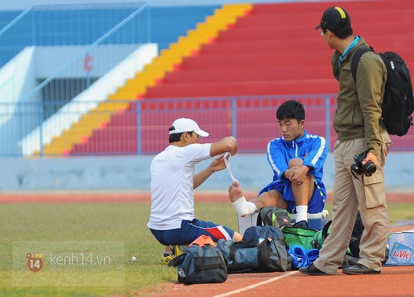 Công Phượng lọt thỏm giữa đám đông CĐV Hải Phòng 2