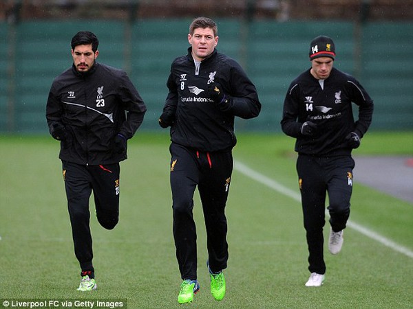 Cầu thủ nặng như v&otilde; sĩ Sumo cấm đồng đội đổi &aacute;o với Gerrard 1