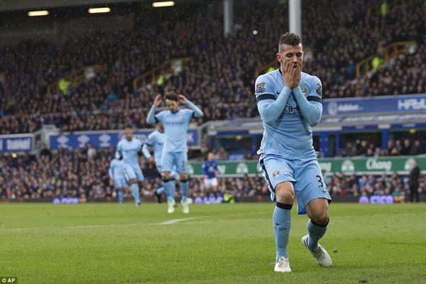 Sảy chân tại Goodison Park, Man City ngậm ngùi nhìn Chelsea vượt lên 1