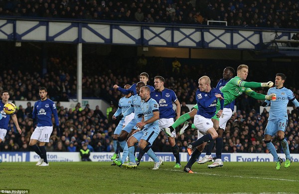 Sảy chân tại Goodison Park, Man City ngậm ngùi nhìn Chelsea vượt lên 3