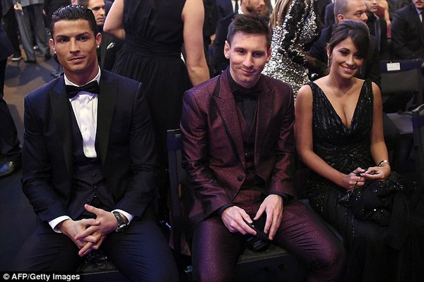 Messi chơi trội với trang phục "một m&igrave;nh một kiểu" tại Gala trao giải QBV 2014 3