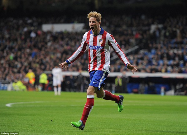 Lập cú đúp, Torres che mờ màn khoe bóng vàng hoành tráng của Ronaldo 2
