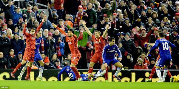 Thibaut Courtois tỏa sáng, Chelsea hòa quả cảm trên sân Liverpool 3