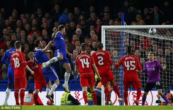 Mourinho "ca ngợi" đôi giày loang lổ máu của Ivanovic 1