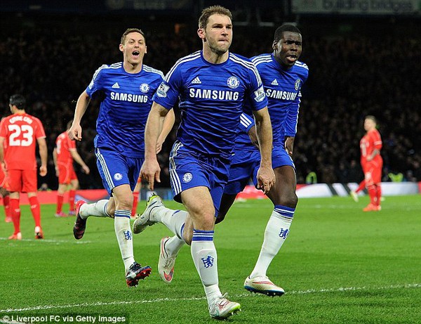 Mourinho "ca ngợi" đôi giày loang lổ máu của Ivanovic 3