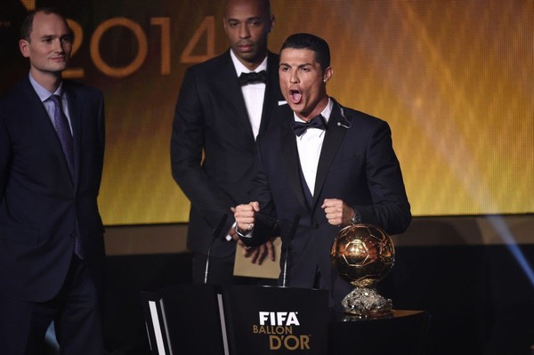 Ronaldo hò hét đầy phấn khích sau khi giành QBV FIFA 2014 3