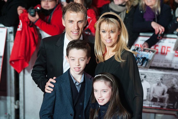 David Beckham từng qua lại với vợ Phil Neville 4