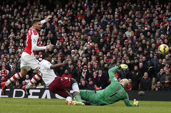 Arsenal 5-0 Aston Villa: Áp sát Top 4 1