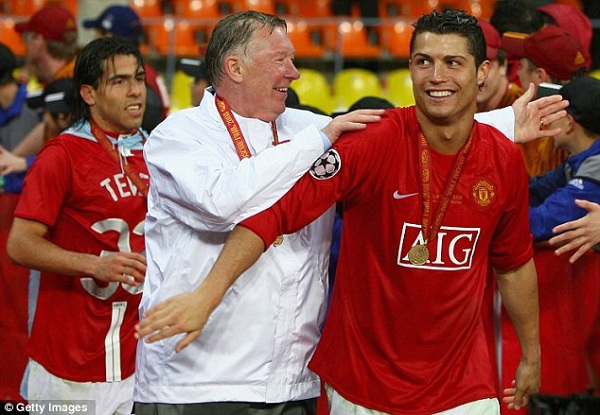 Ronaldo tỏ lòng biết ơn Sir Alex bằng cách... loại MU 1