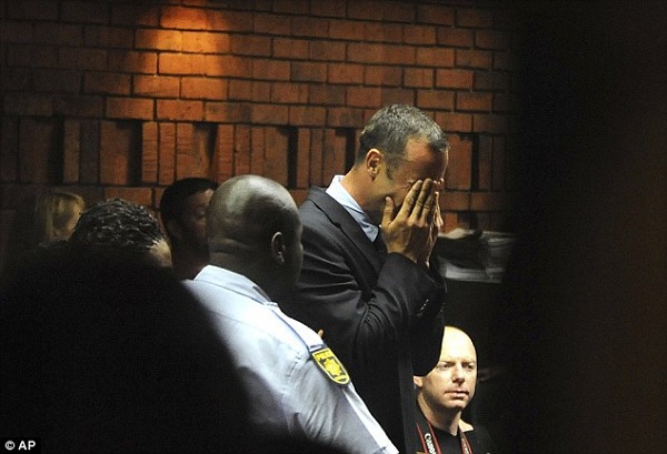 Oscar Pistorius bật khóc tại phiên tòa 3