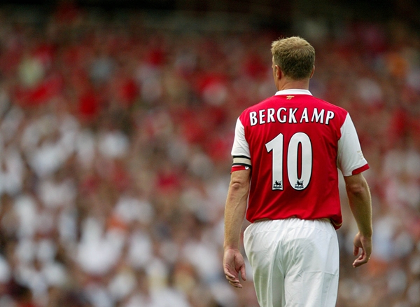 Arsenal dựng tượng tri ân Dennis Bergkamp 3