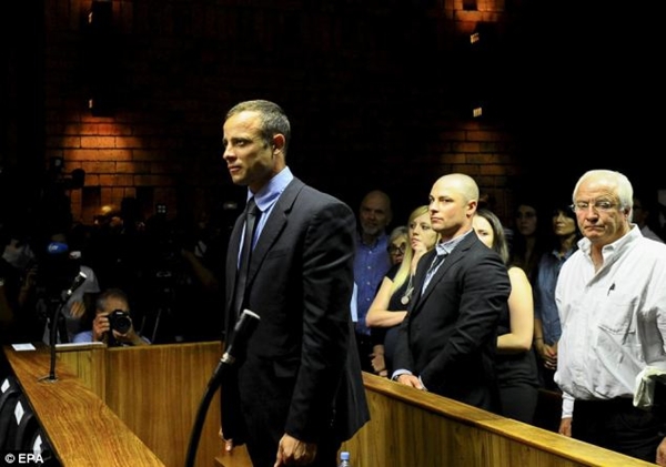 Điều tra viên buộc tội Pistorius tại tòa án từng suýt phải ngồi tù 4