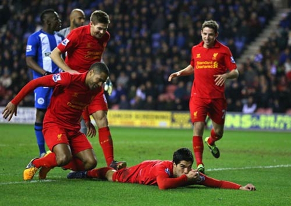 Wigan 0-4 Liverpool: Tuyệt vời Suarez 2