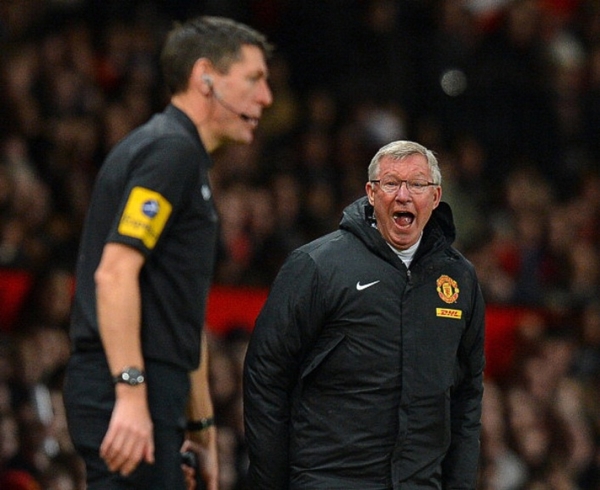 8 lần "c&atilde;i nhau" giữa Sir Alex v&agrave; Benitez trong qu&aacute; khứ 2