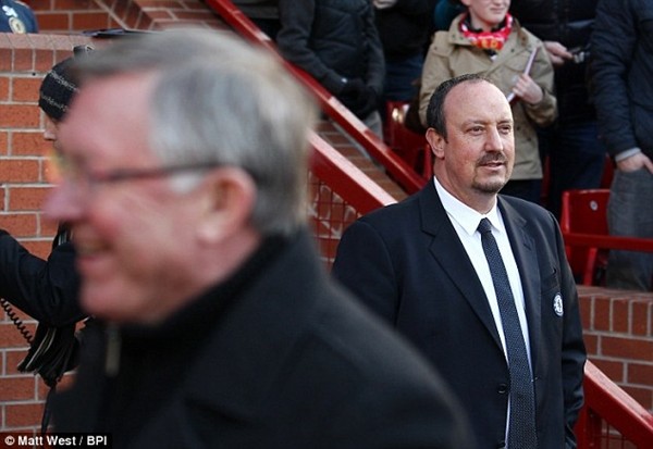 Sir Alex "tố" Benitez &ldquo;ăn kh&ocirc;ng n&oacute;i c&oacute;&rdquo; 1