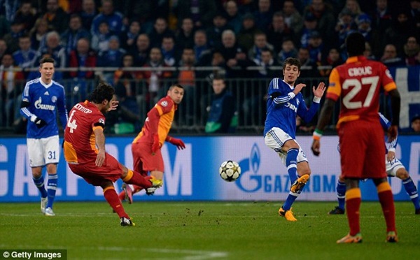 Schalke 2-3 Galatasaray: Khách giành vé xứng đáng 2