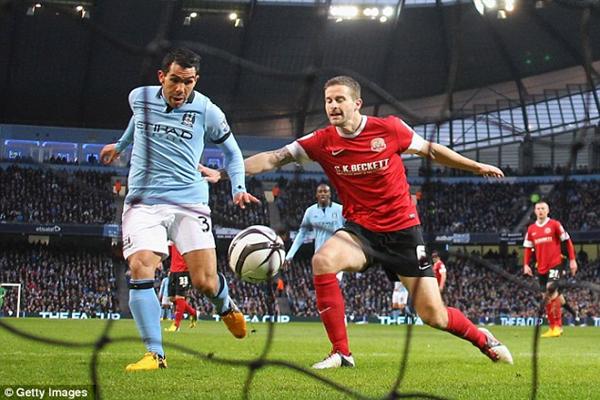 Mancini hy vọng Tevez bị&hellip; cảnh s&aacute;t bắt 1