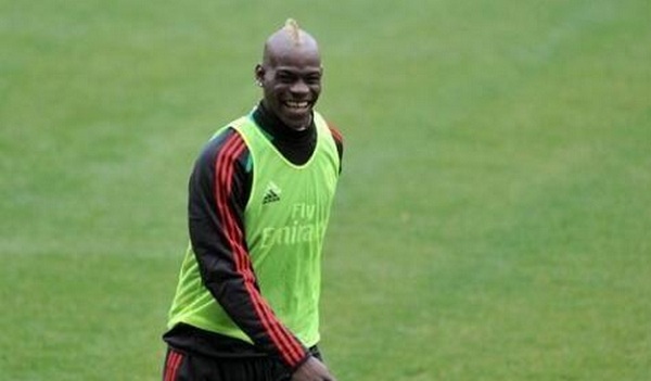 “Đú” đồng đội, Balotelli trưng đầu vàng "chói lọi" 5