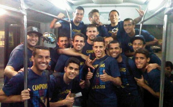 V&ocirc; địch La Liga, sao Barca thi nhau &ldquo;l&agrave;m loạn&rdquo; Twitter 1