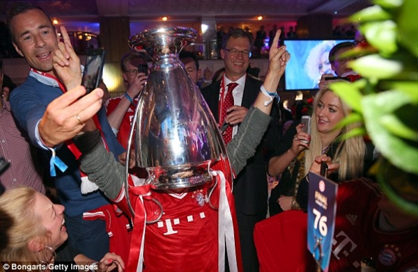 Sao Bayern vui "tới bến" trong đại tiệc mừng vô địch Champions League   9