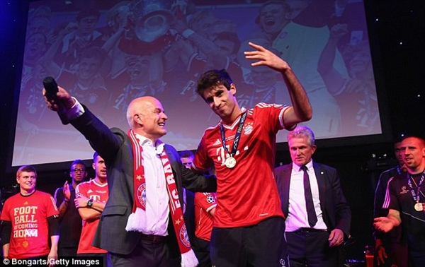 Sao Bayern vui "tới bến" trong đại tiệc mừng vô địch Champions League   13