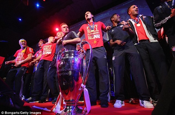 Sao Bayern vui "tới bến" trong đại tiệc mừng vô địch Champions League   15