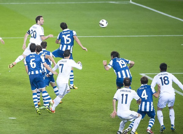 Espanyol 1-1 Real Madrid: D&acirc;ng c&uacute;p cho Barca 3