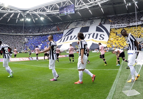 Chùm ảnh Juventus trong ngày lên ngôi tại Serie A 1