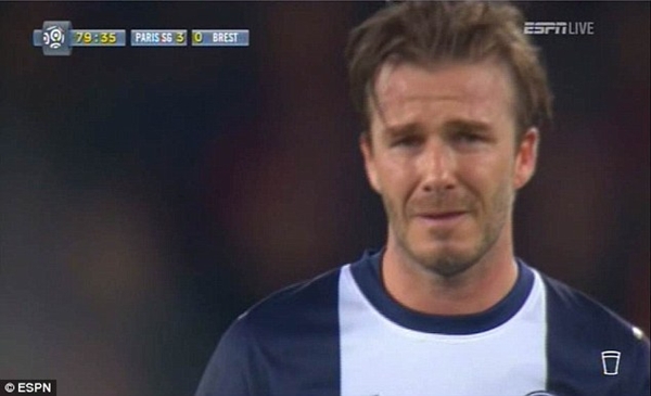 Beckham chia tay b&oacute;ng đ&aacute; trong nước mắt 6