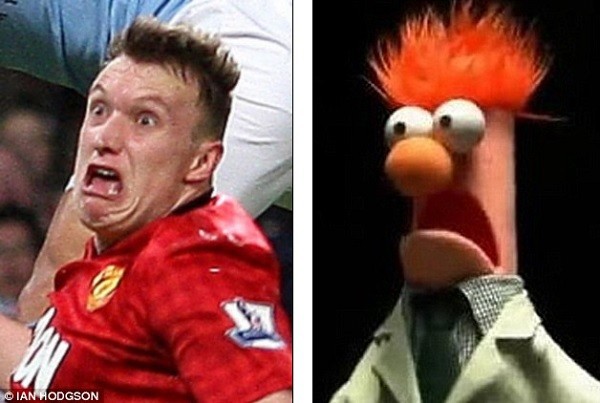 Đú đởn Phil Jones, Pique cũng làm "mặt xấu" 5