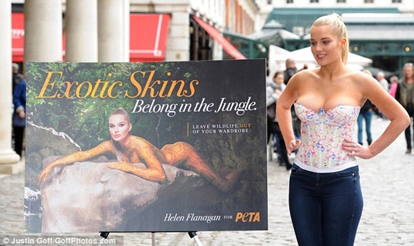 "Si&ecirc;u Wags" Helen Flanagan diện &aacute;o "ch&egrave;n &eacute;p" ngực 6