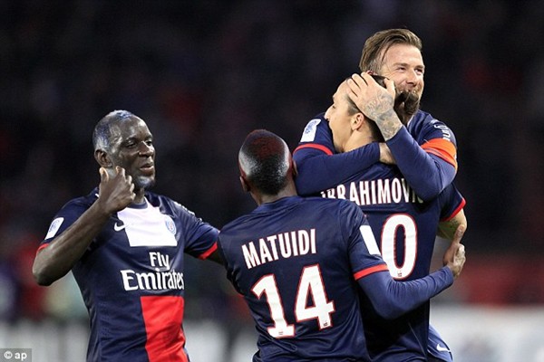 Beckham chia tay b&oacute;ng đ&aacute; trong nước mắt 4