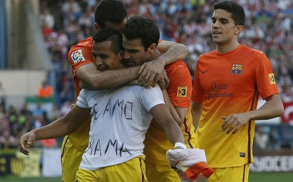 V&ocirc; địch La Liga, sao Barca thi nhau &ldquo;l&agrave;m loạn&rdquo; Twitter 7